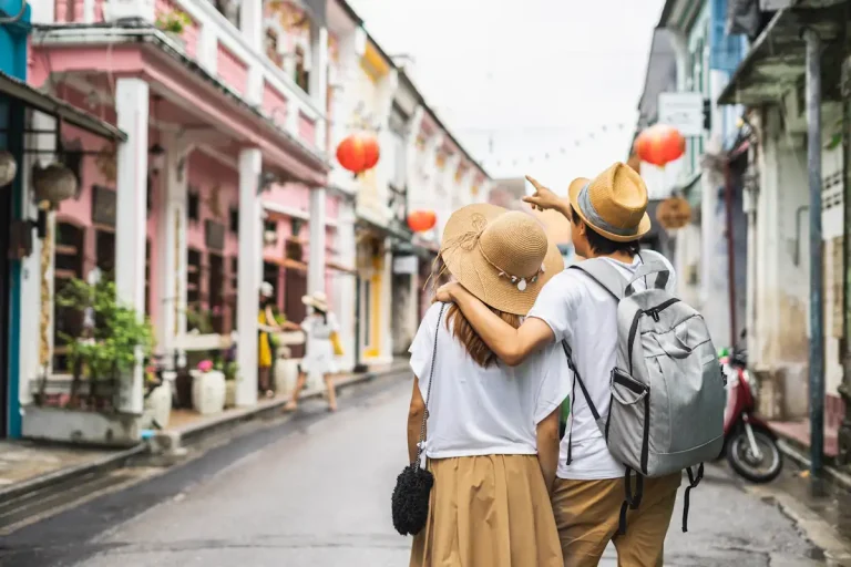 Un couple qui visite la Malaisie